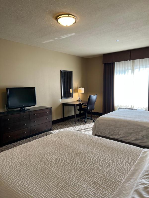 Standard Queen Room with Two Queen Beds image 4