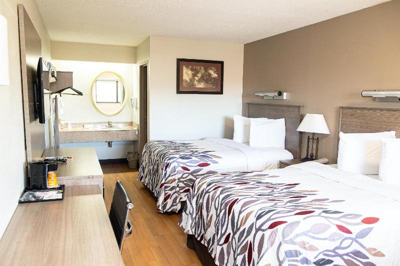 Deluxe Room with Two Double Beds Smoke Free image 4