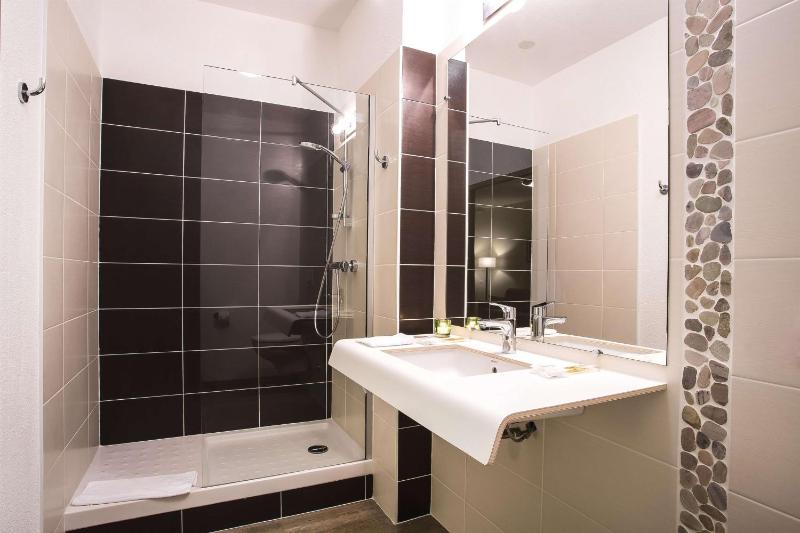 Standard Double Room image 4