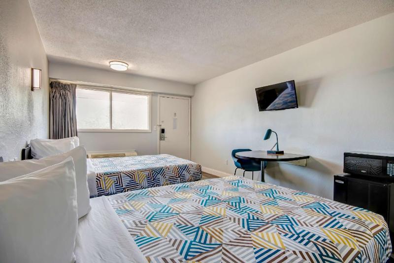 Quadruple Room - Smoking image 4