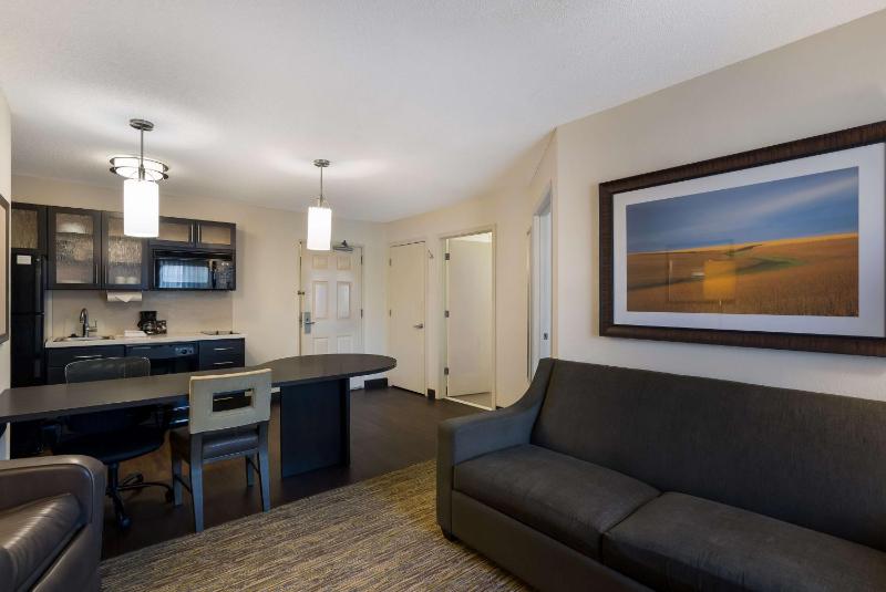 One-Bedroom Queen Suite with Roll-In Shower - Mobility Accessible image 1