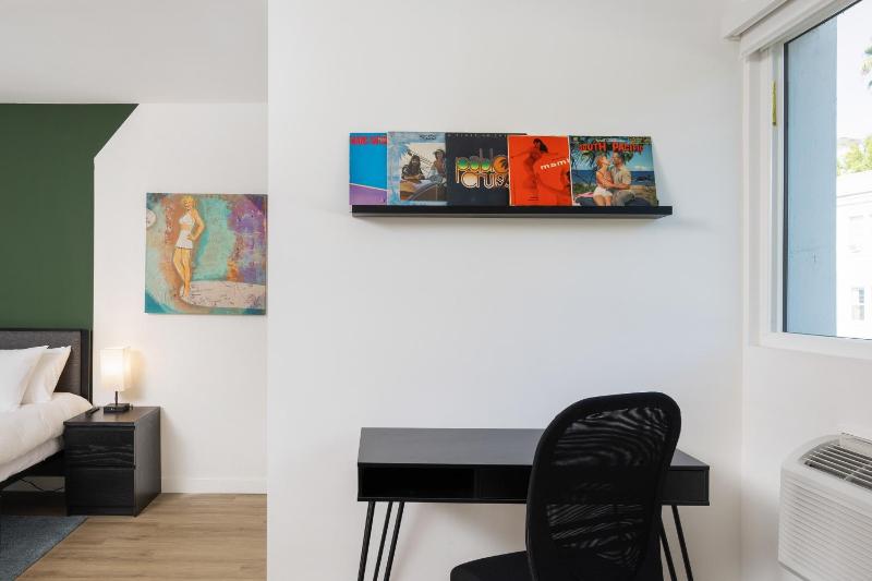 Fenix Hotel Hollywood - image 12