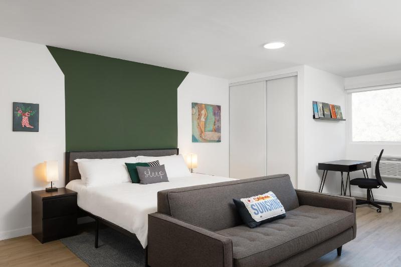 Fenix Hotel Hollywood - image 3