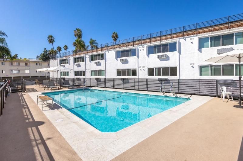 Fenix Hotel Hollywood - image 6