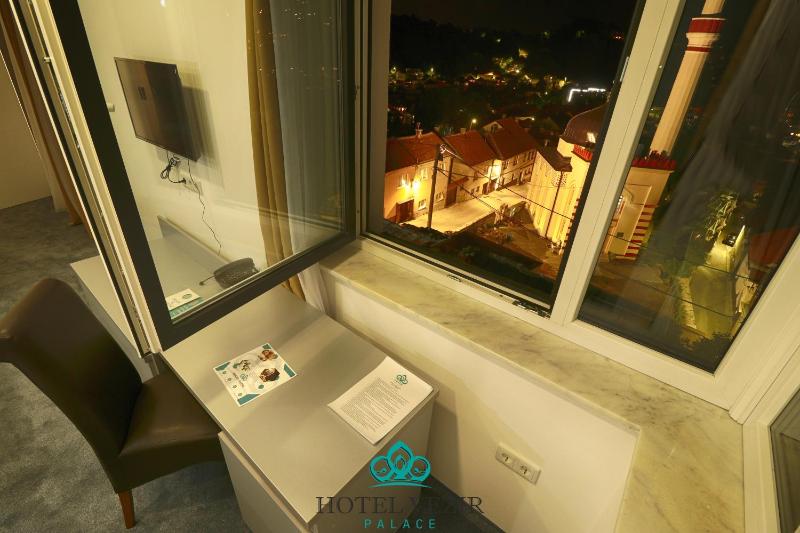 King Room with Mountain View image 1