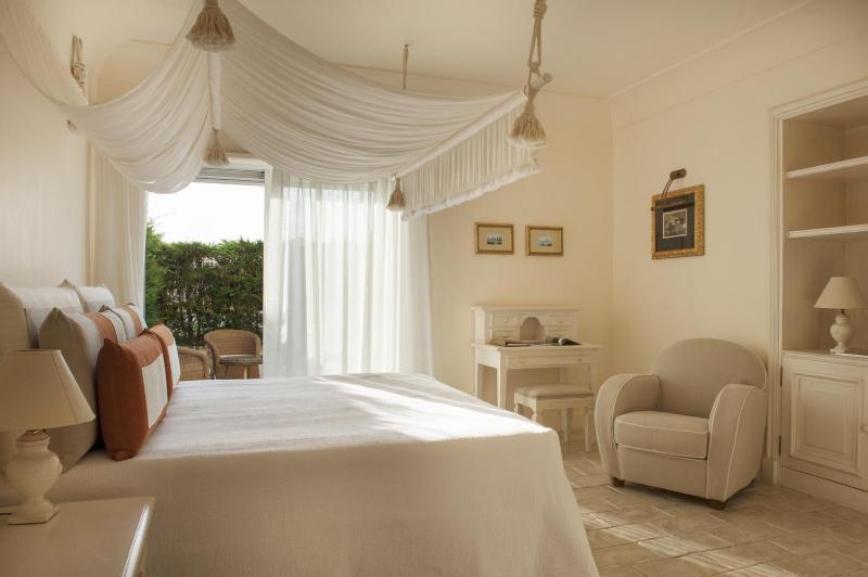 Classic Double Garden Side Room image 4