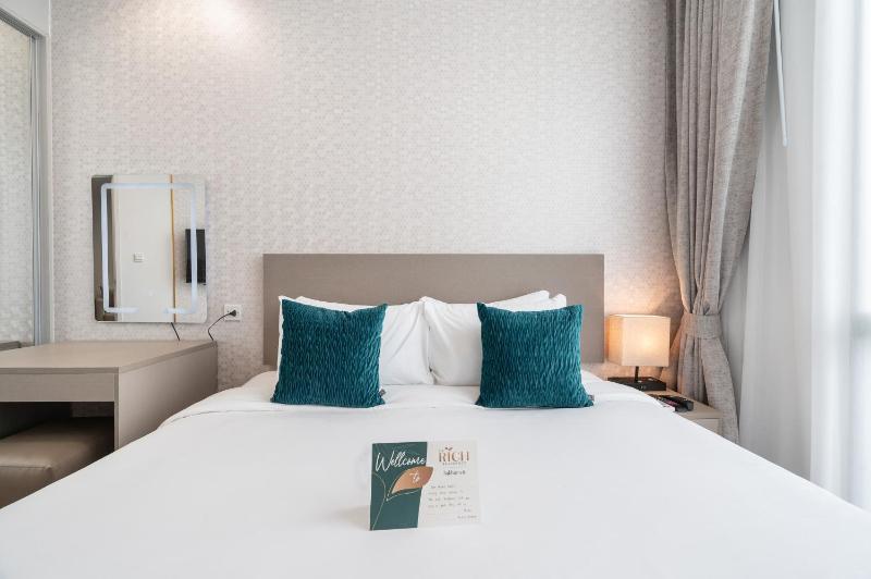 King Room image 3