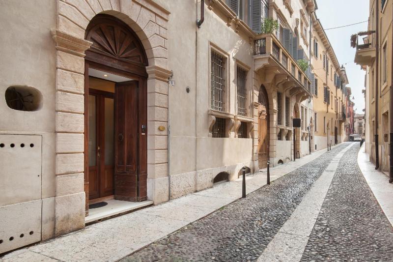 Verincanto Suite In old Verona Downtown - image 13