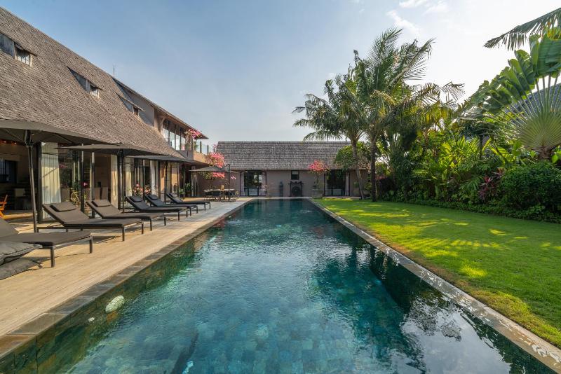 Villa Taijasa - Luxury 5BR Villa with 20m Pool - image 1