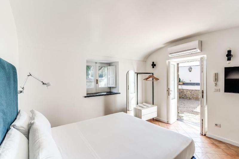 Villa Giulia with Heated Infinity Pool & Sea View Villa by Feeling Italy - image 25