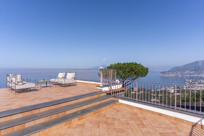 Villa Giulia with Heated Infinity Pool & Sea View Villa by Feeling Italy - image 26
