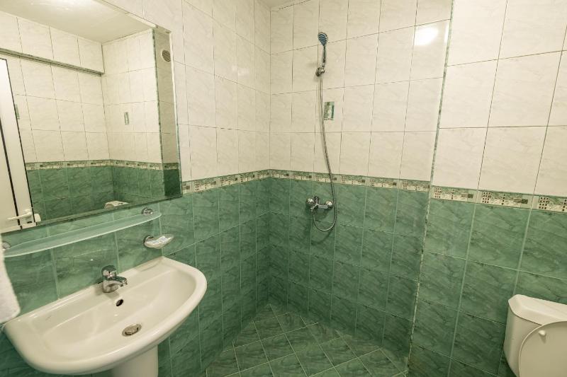Superior Twin Room image 4