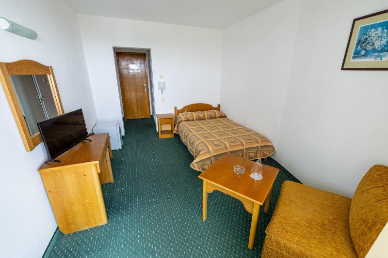 Single Room image 3