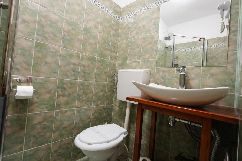Standard Twin Room image 2