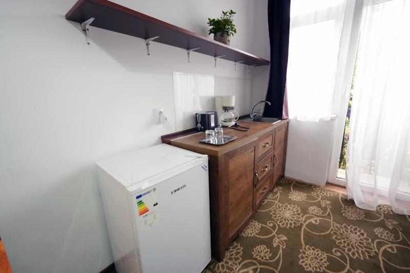 Family Room image 3