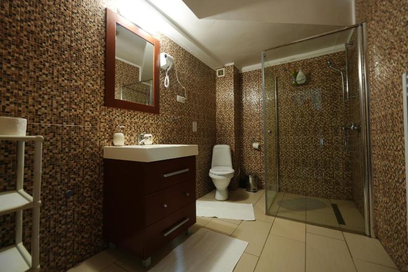 Family Room image 2