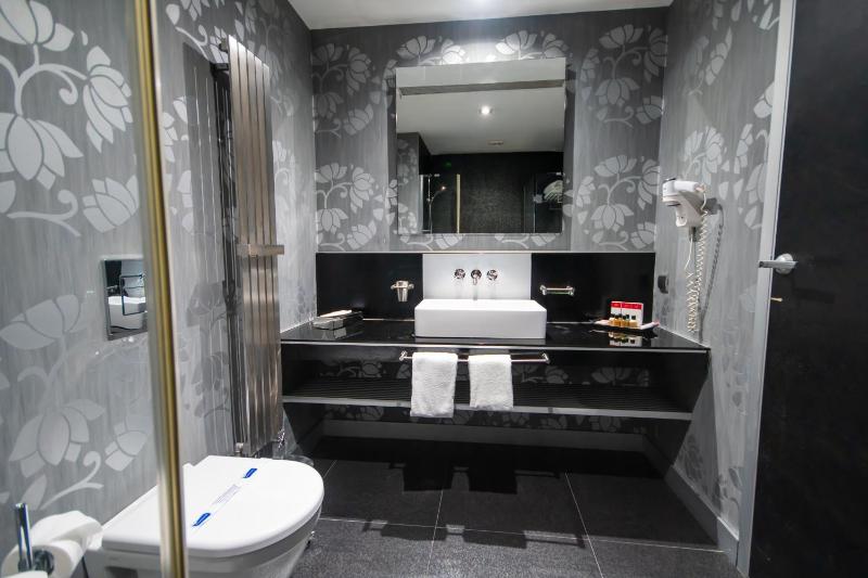 Standard Double Room image 2