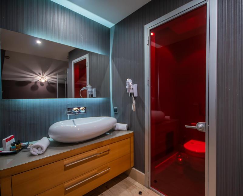 Two-Bedroom Suite image 4