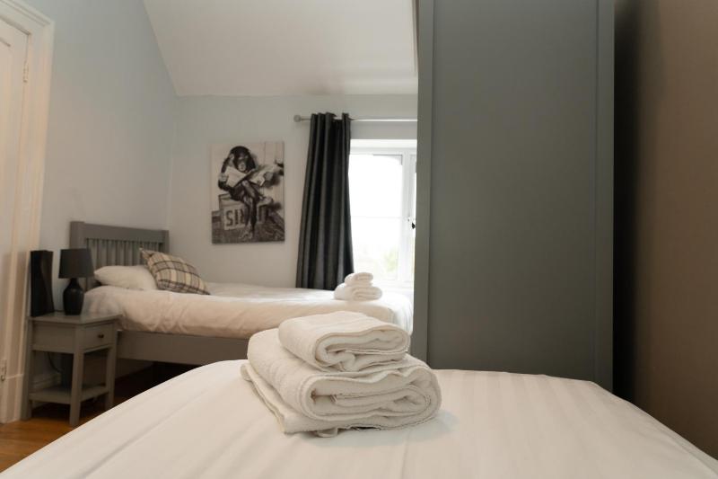 Twin Room image 2
