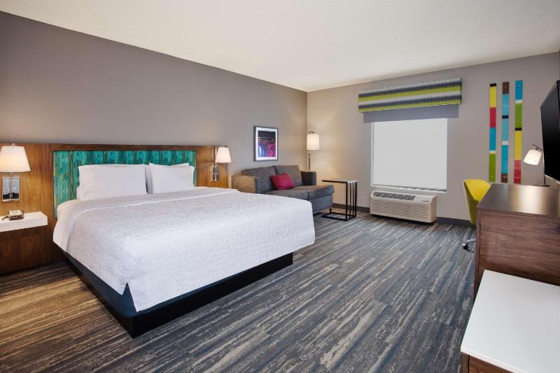 King Room with King Bed - Non-Smoking image 2