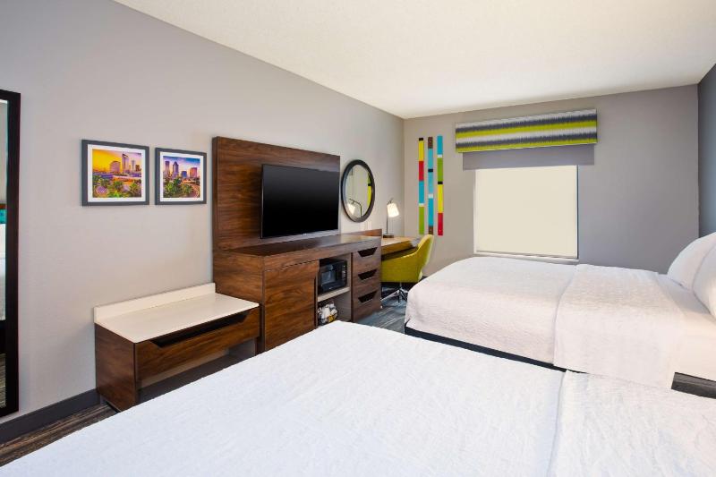 Room with Two Queen Beds - Non-Smoking image 2