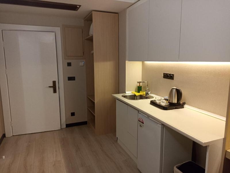 Superior Double or Twin Room with Pool View image 2