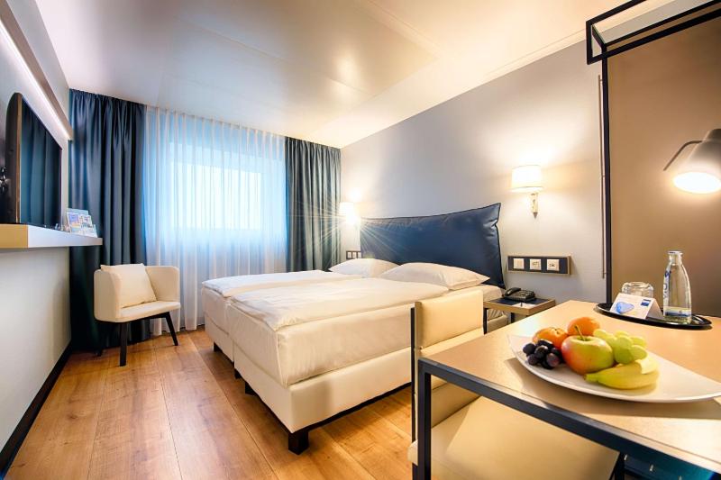 Standard Double Room image 2