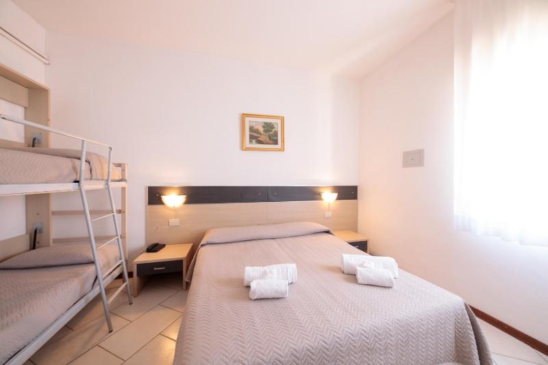 Quadruple Room image 4