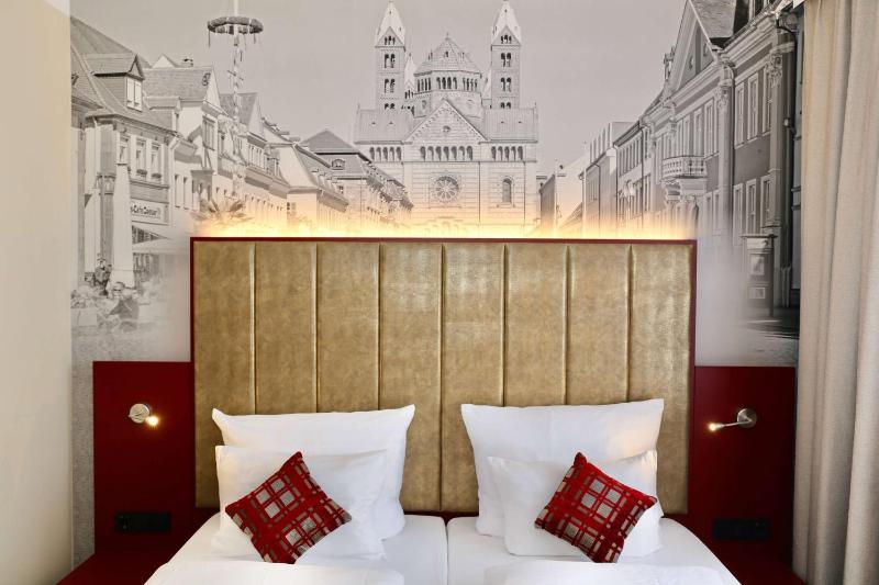 Lounge Accessible Room image 1