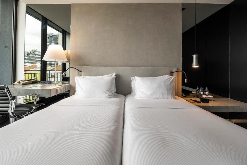 Twin Patio View Room with Balcony image 4