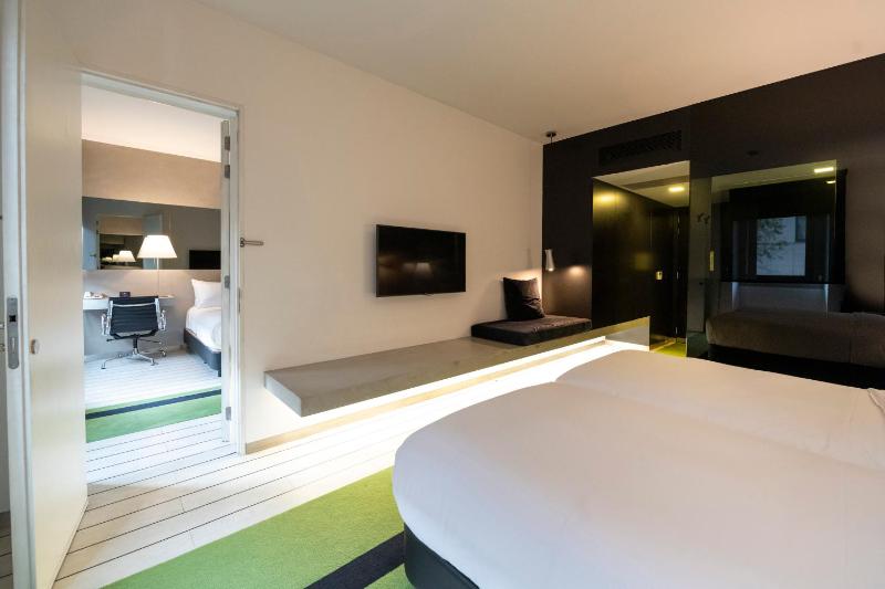 King Guest Room image 1