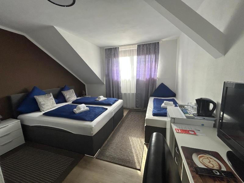 Triple Room image 3
