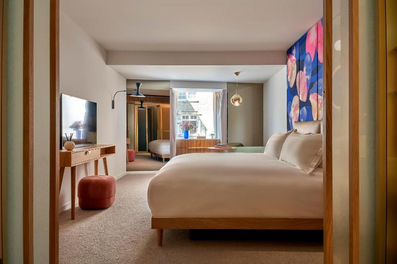 Junior Suite image 2