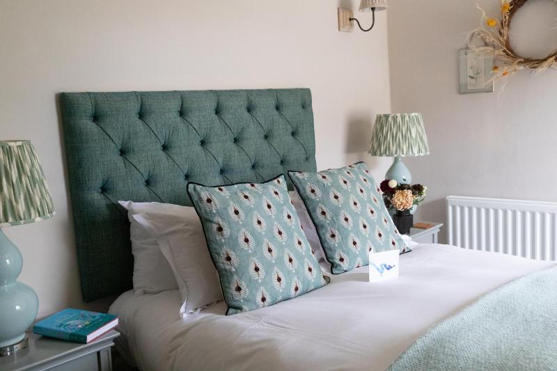 Small Double Room image 4