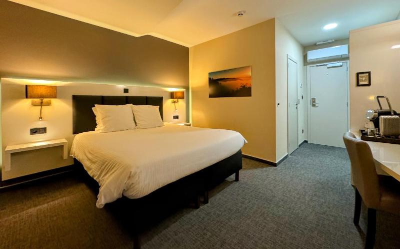 King Room image 3
