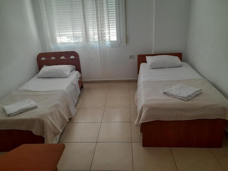 COMFY CITY CENTER APARTMENT - image 7