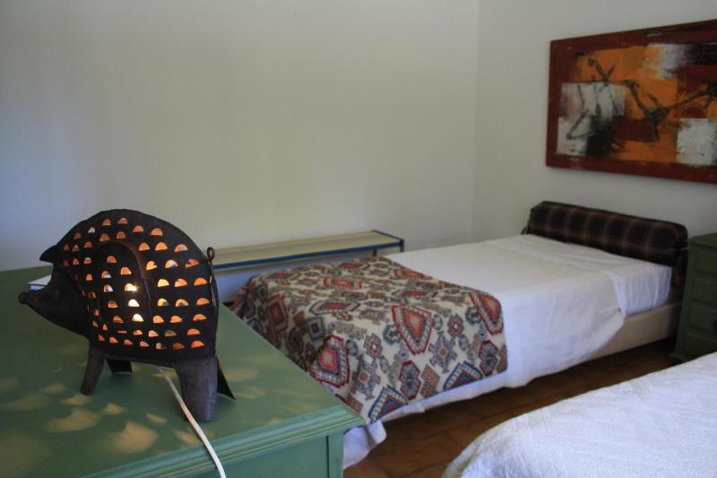 Twin Room with Private Bathroom image 3