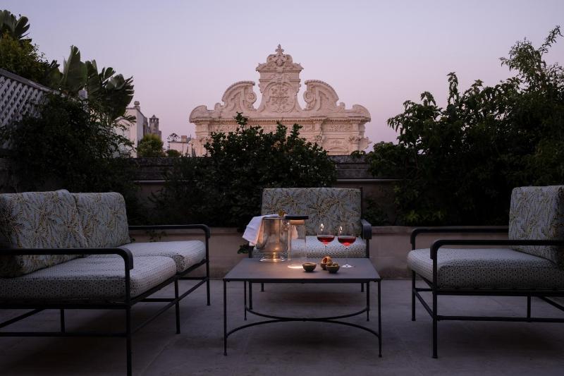 Deluxe Double Room with Terrace image 1