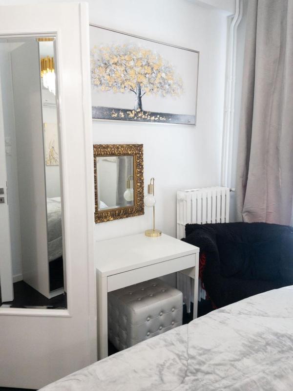 One-Bedroom Apartment image 2