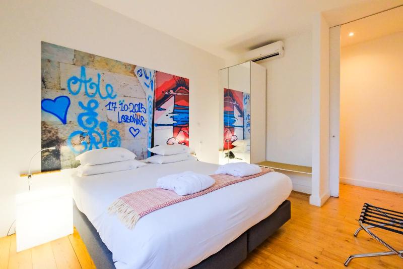 One-Bedroom Apartment with City View image 1