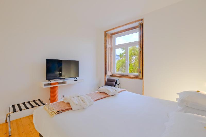 One-Bedroom Apartment with City View image 4