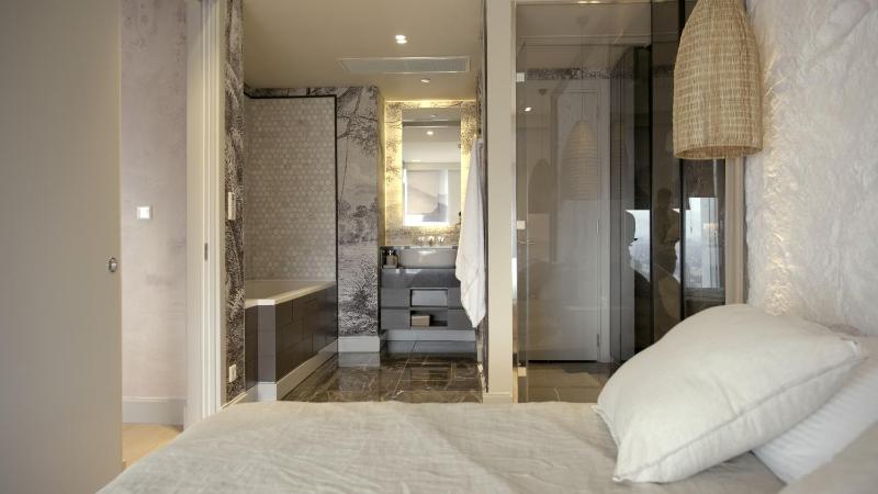 One-Bedroom Apartment image 3