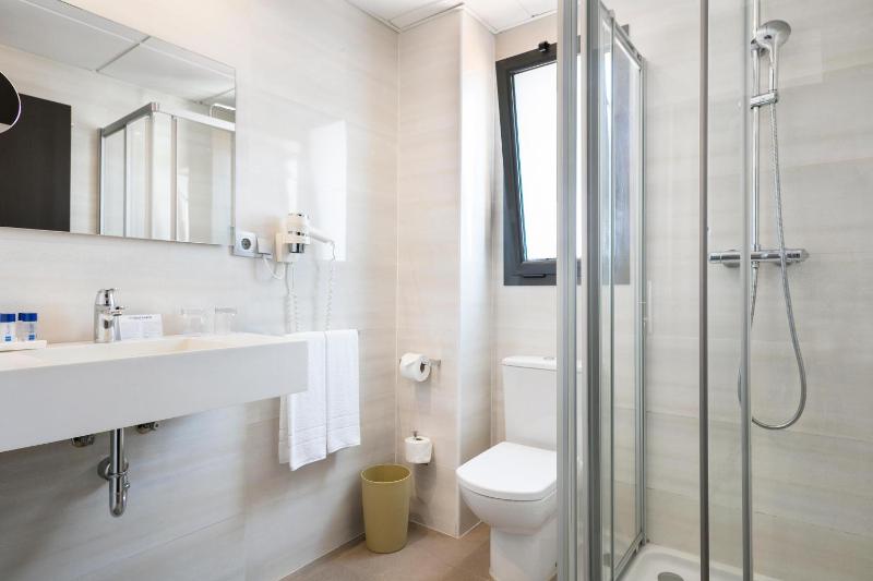 Double or Twin Room (1-2 Adults) image 3
