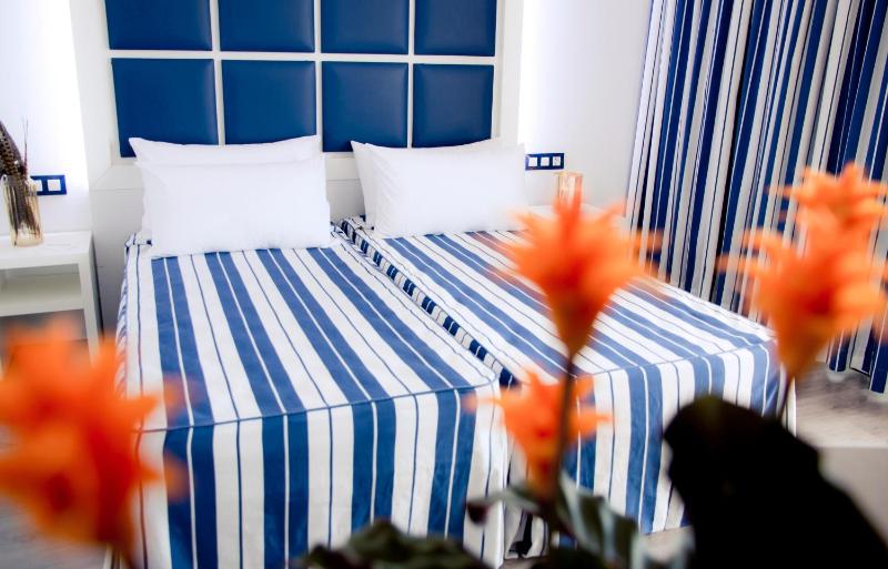 Double or Twin Room image 3