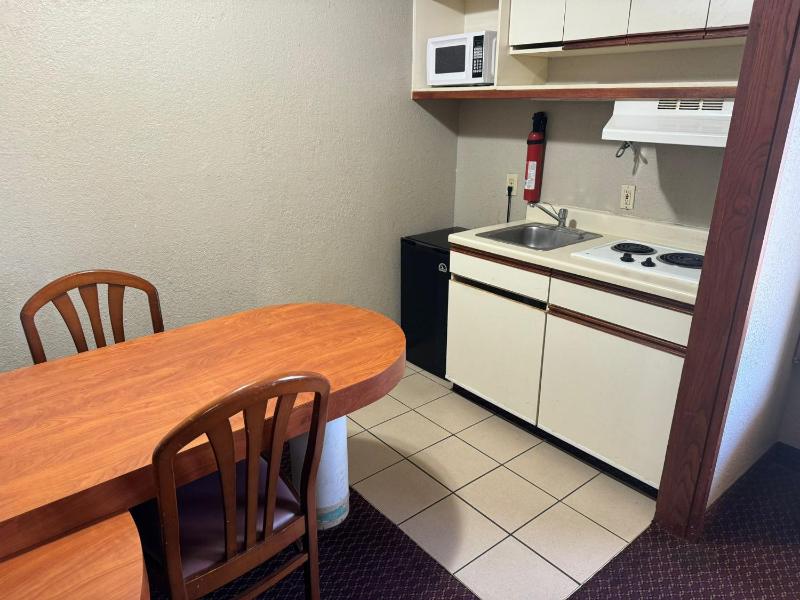 Efficiency Double Suite with Two Double Beds - Accessible/Non-Smoking image 2