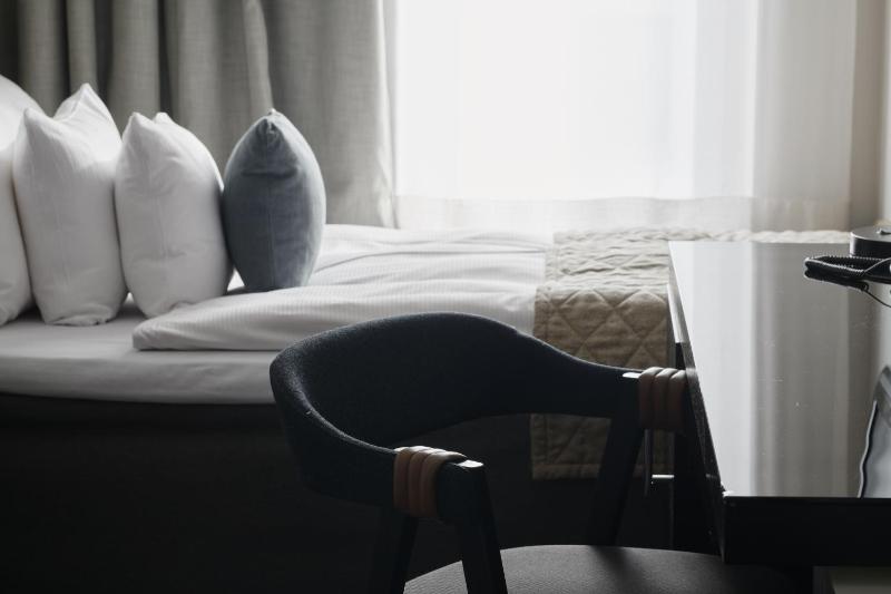 Compact Double Room image 3