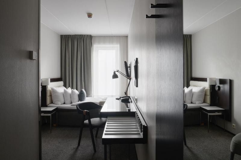 Compact Double Room image 1