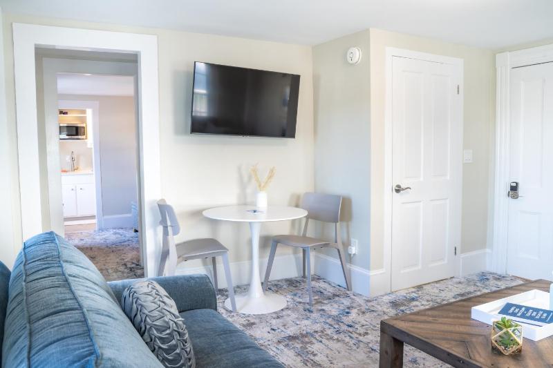 Suite with Garden View image 4