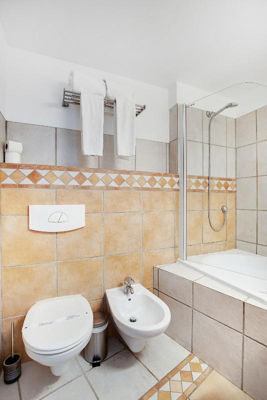 Standard Twin Room - Ground floor image 3