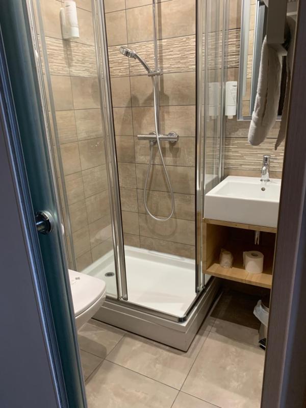 Double Room with 2 Single Beds image 2